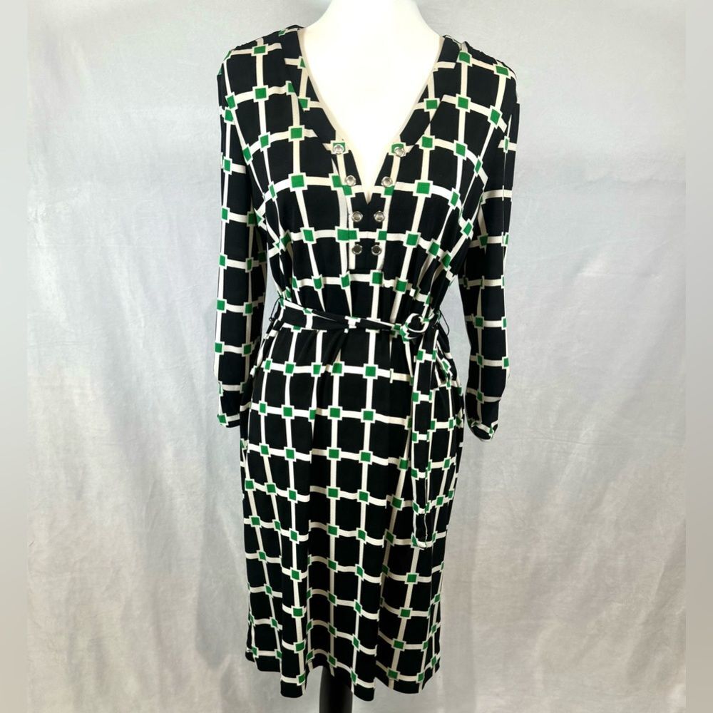 Jules & Leopold black white and green grommet vneck geometric print size small